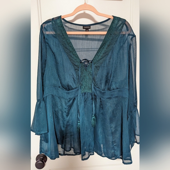 Torrid Babydoll Chiffon Lurex Crochet Detail Lace-Up Blouse Size 2 - Picture 4 of 6